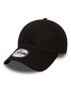 New Era New York Yankees Classic Black 39THIRTY Cap 10145637