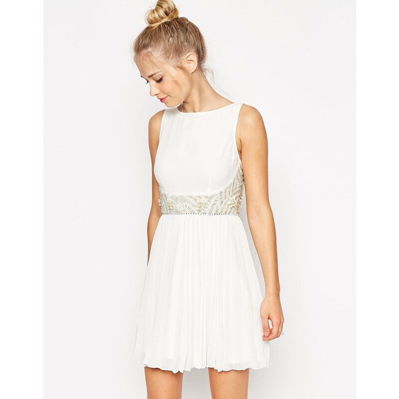 ASOS - Mini robe avec jupe plissée et ornements effet 3D à la taille - Blanc