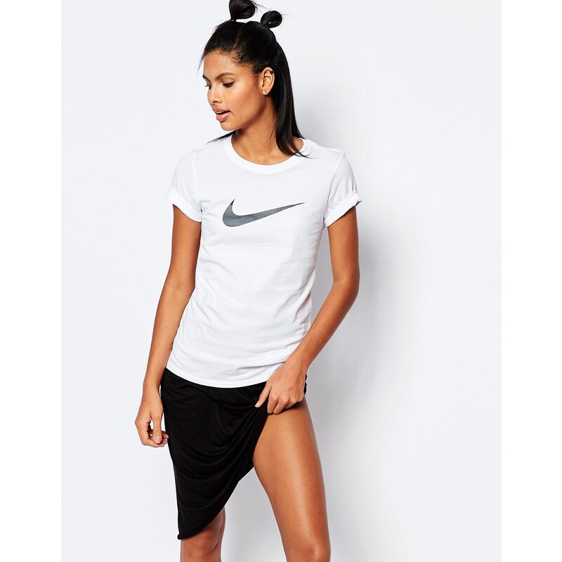 Nike - T-shirt ajusté avec logo virgule