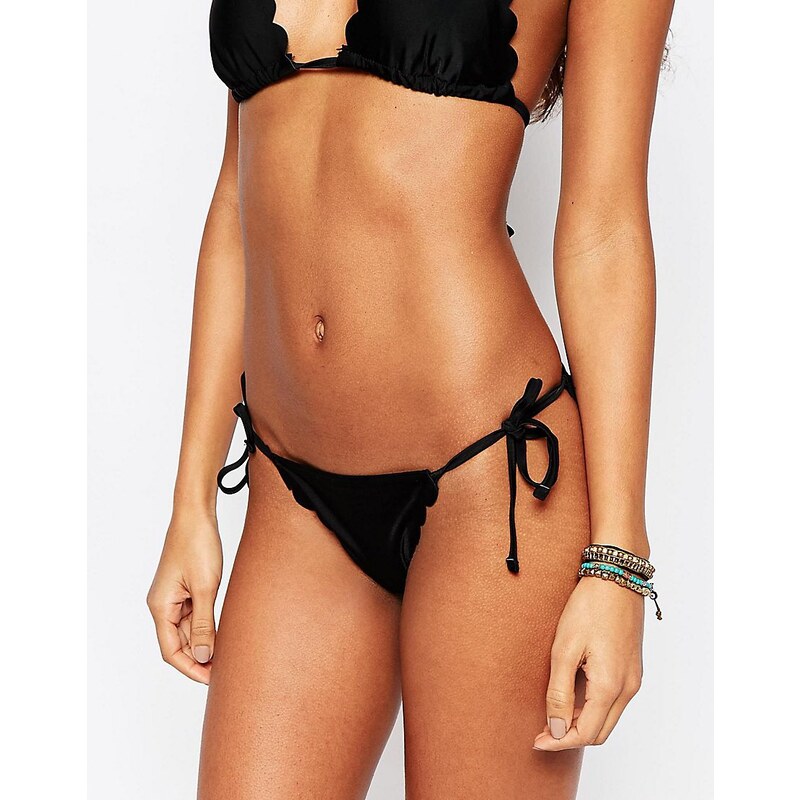 South Beach - Bas de bikini avec liens sur les côtés et bordure festonnée - Noir