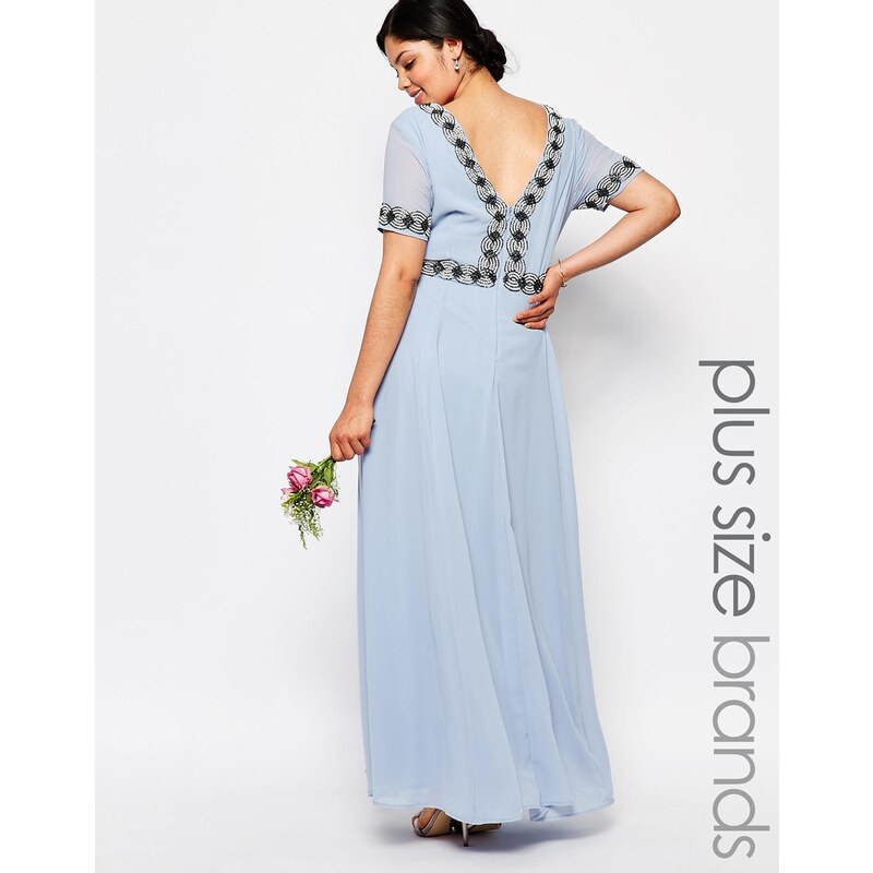 Lovedrobe Luxe Lovedrobe - Robe longue de luxe très décolletée au dos avec jupe évasée et ornement - Bleu