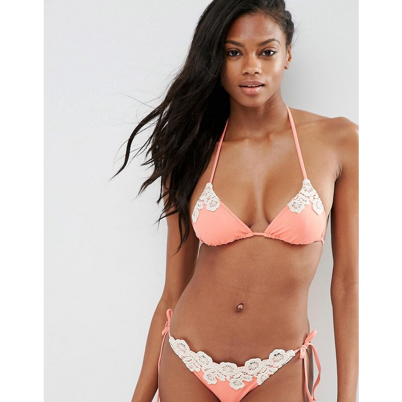 ASOS - Top de bikini triangle avec bordure en crochet appliquée - Rose