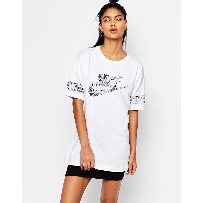 Nike - T-shirt long à logo floral - Blanc