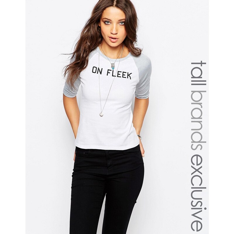 Glamorous Tall - On Fleek - T-shirt à manches raglan contrastantes - Blanc