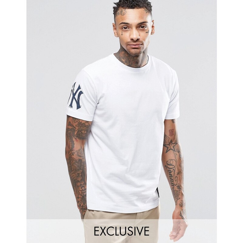 Majestic - Yankees - T-shirt avec logo sur la manche - Exclusivité ASOS - Blanc