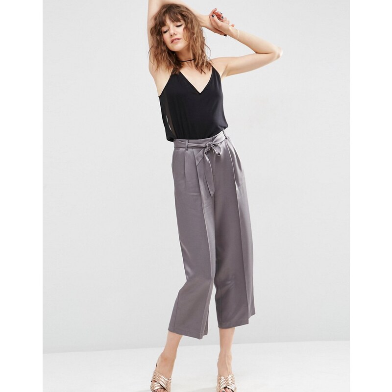 ASOS Premium - Pantalon de costume en satin façon jupe-culotte - Gris