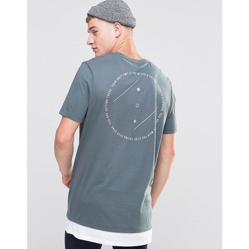 ASOS - T-shirt super long à ourlet asymétrique contrastant et imprimé dans le dos - Bleu