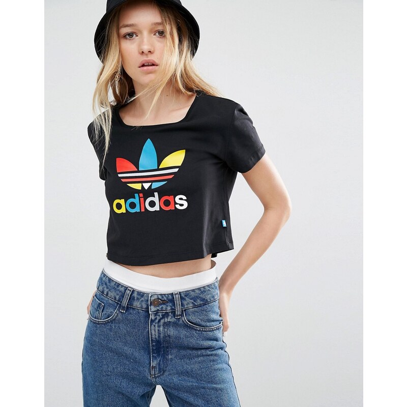 Adidas Originals - T-shirt ajusté coupe courte à logo trèfle - Noir