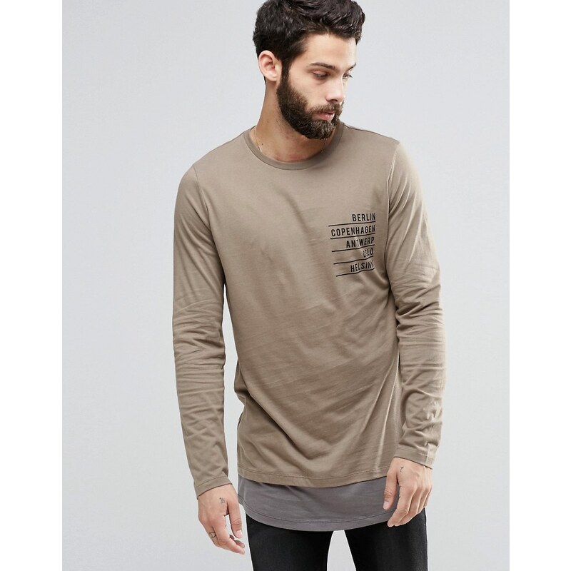 ASOS - T-shirt long à manches longues avec imprimé sur le torse et effet superposé contrastant - Marron