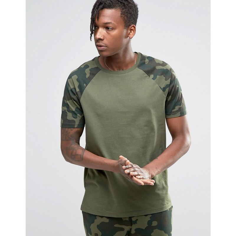 ASOS - Loungewear - T-shirt avec imprimé camouflage sur les manches - Vert