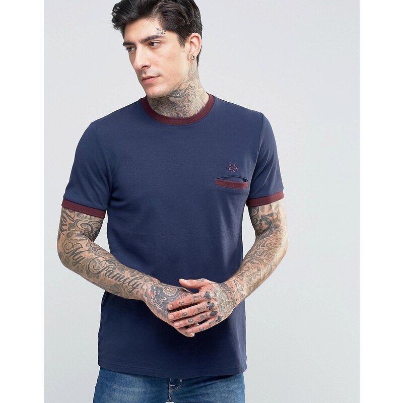 Fred Perry - T-shirt avec bords contrastants et poche sur le devant - Bleu carbone - Bleu