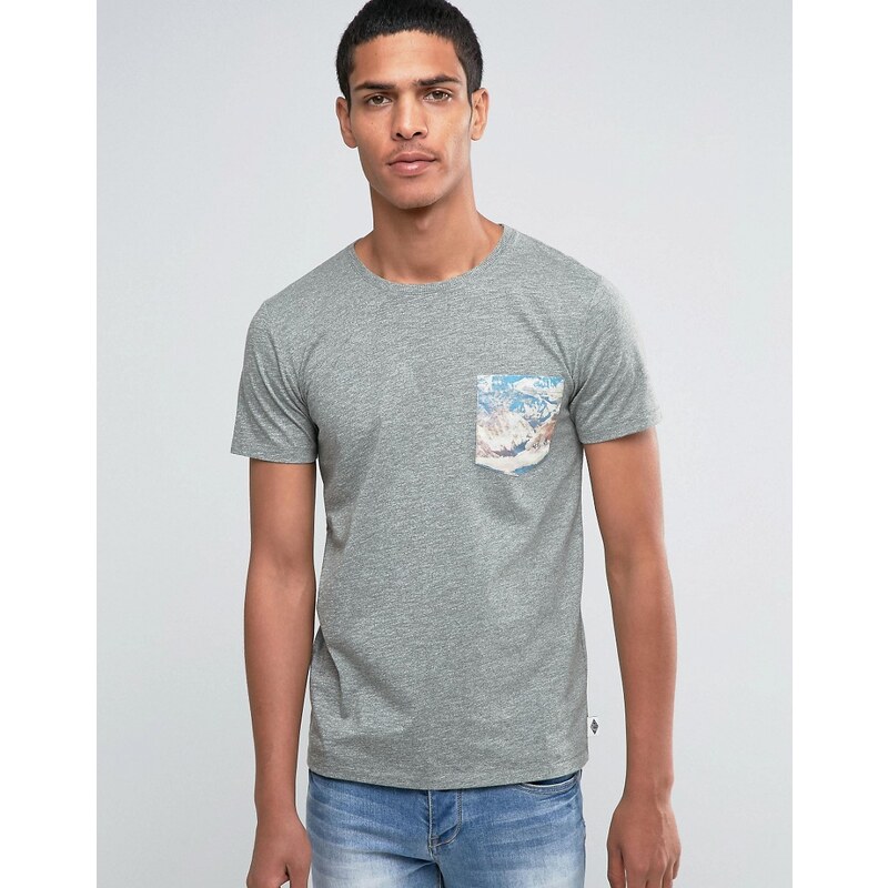 Esprit - T-shirt ras de cou avec poche à imprimé montagne - Gris