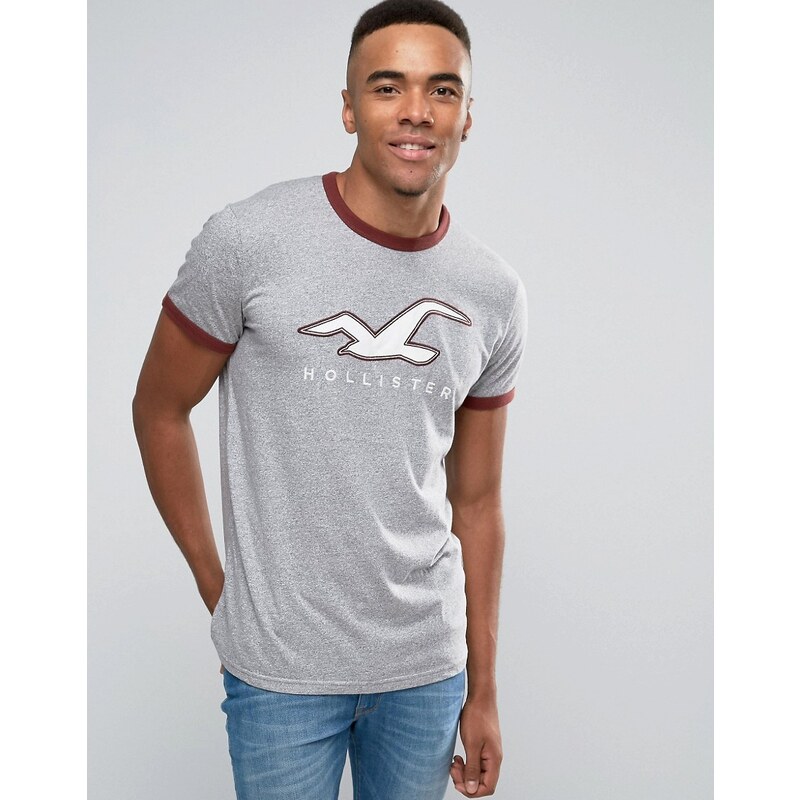 Hollister - T-shirt ajusté à bordures contrastantes et imprimé logo circulaire - Gris - Gris