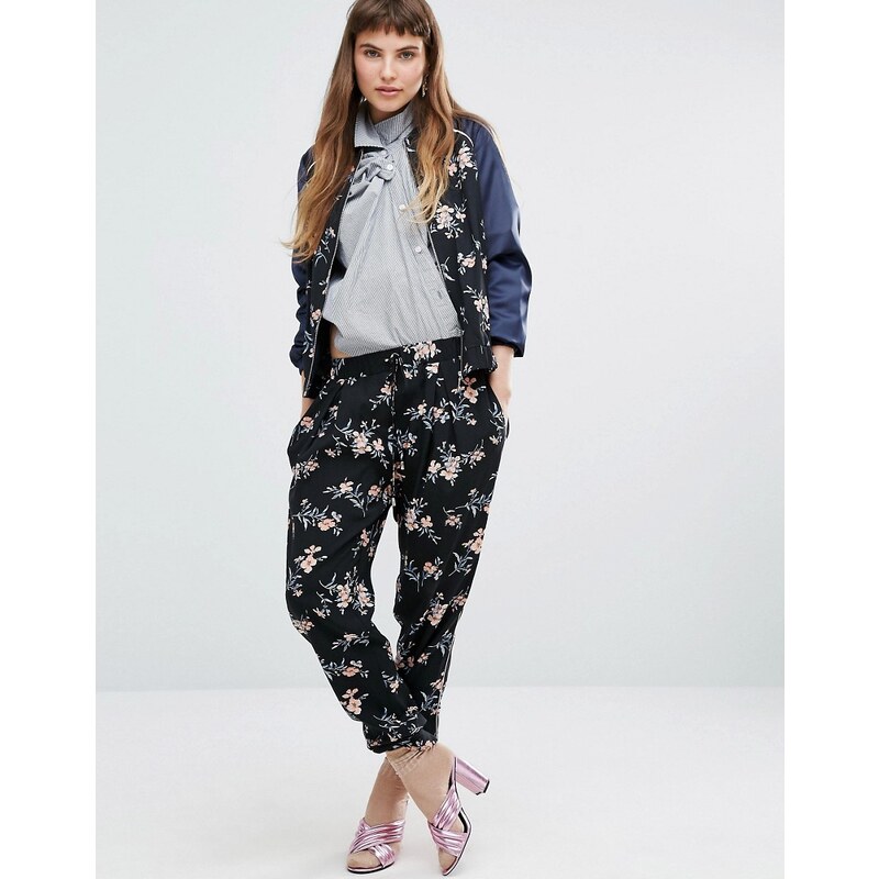 Miss Selfridge - Pantalon de jogging à fleurs - Noir