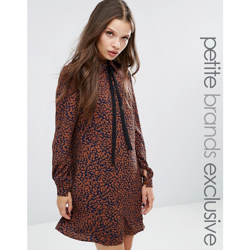 Fashion Union Petite - Diana - Robe à imprimé léopard avec foulard à l'encolure - Multi