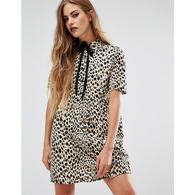 Motel - Metis - Robe chemise à imprimé léopard avec lien à nouer au cou - Beige