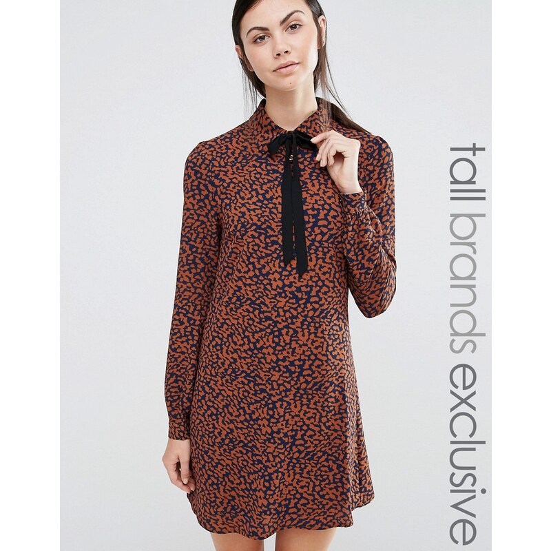 Fashion Union Tall - Diana - Robe à imprimé léopard avec foulard à l'encolure - Marron