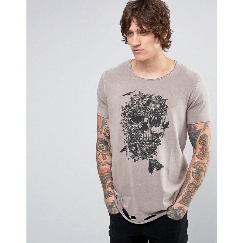 ASOS - T-shirt long avec encolure à bord brut, ourlet déchiré et imprimé tête de mort - Marron