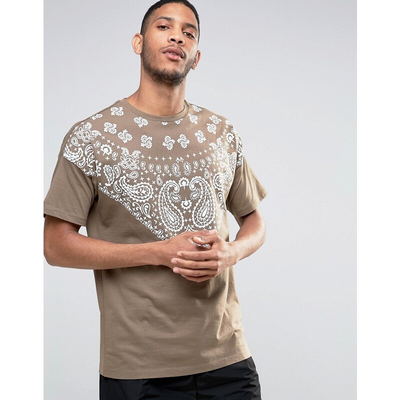 ASOS - T-shirt long oversize à empiècement imprimé bandana - Marron - Marron