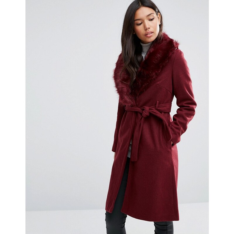 QED London - Manteau à ceinture avec bordure en fausse fourrure - Rouge