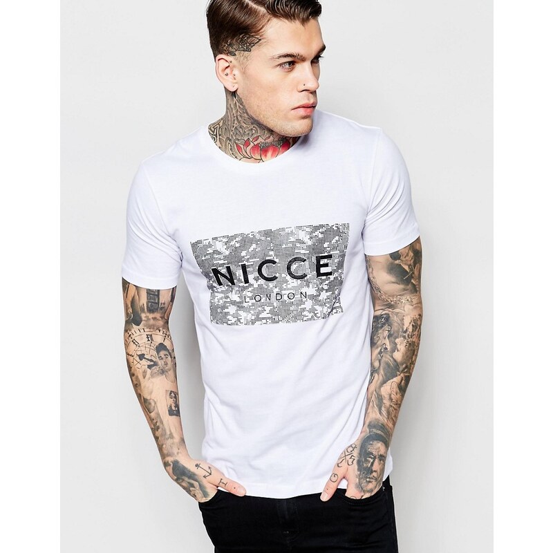 Nicce London - T-shirt avec logo encadré à imprimé camouflage - Blanc